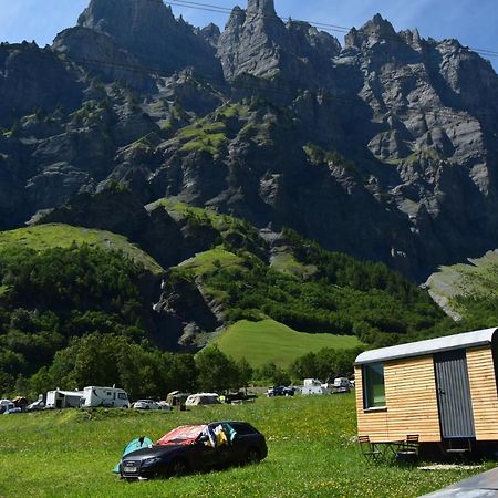 Campingplatz Mit Restaurant & Sportarena Leukerbad Ngoại thất bức ảnh