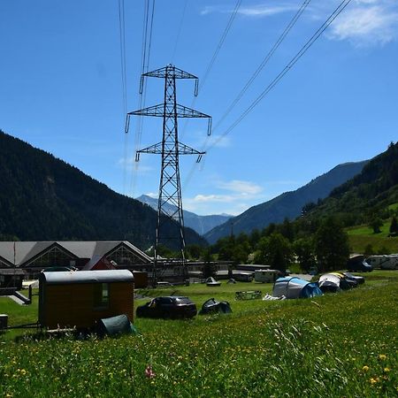Campingplatz Mit Restaurant & Sportarena Leukerbad Ngoại thất bức ảnh