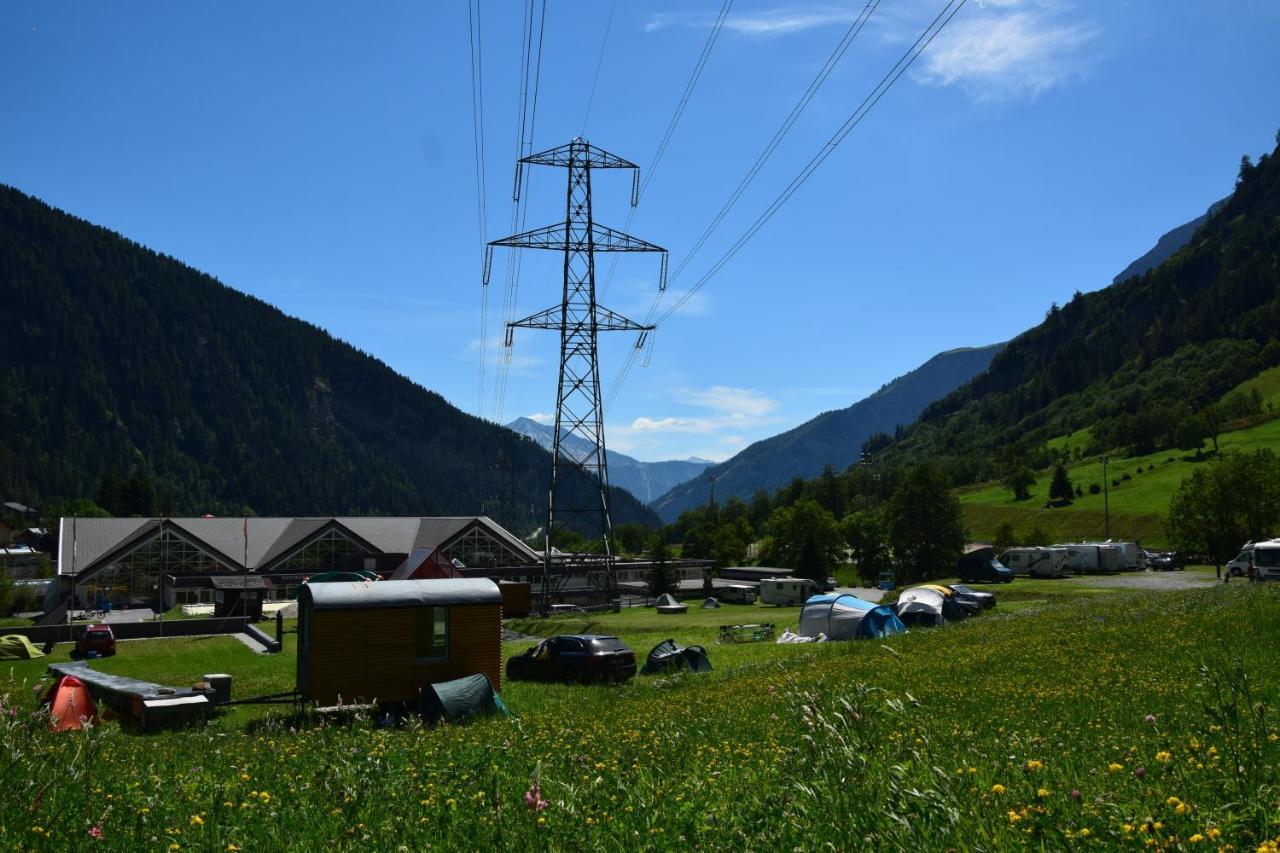 Campingplatz Mit Restaurant & Sportarena Leukerbad Ngoại thất bức ảnh