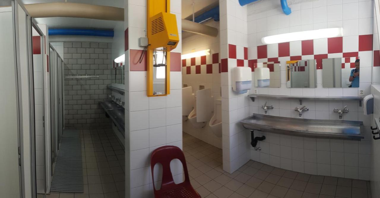 Campingplatz Mit Restaurant & Sportarena Leukerbad Ngoại thất bức ảnh