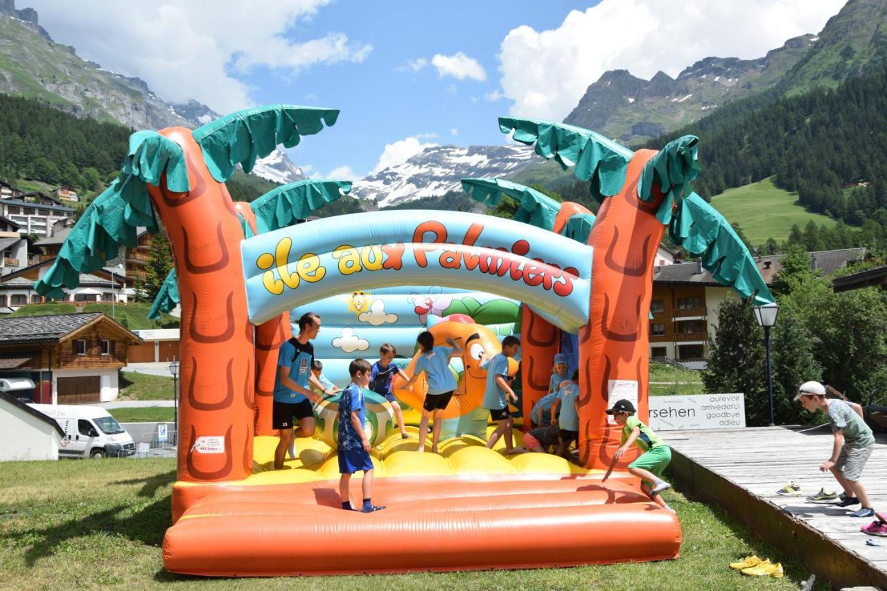 Campingplatz Mit Restaurant & Sportarena Leukerbad Ngoại thất bức ảnh