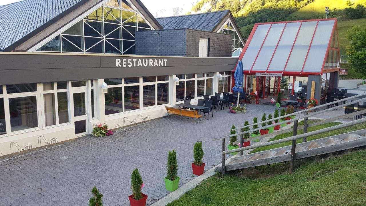 Campingplatz Mit Restaurant & Sportarena Leukerbad Ngoại thất bức ảnh